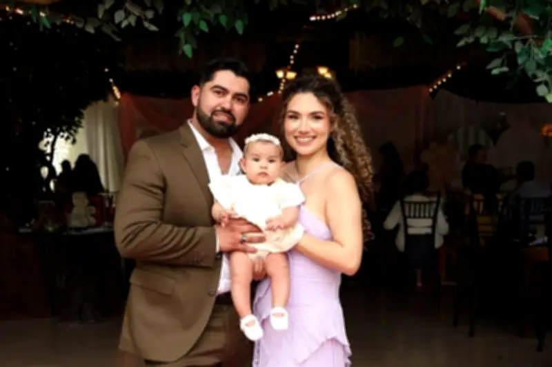 Familia Garduño celebra primer sacramento católico con padrinos y amigos