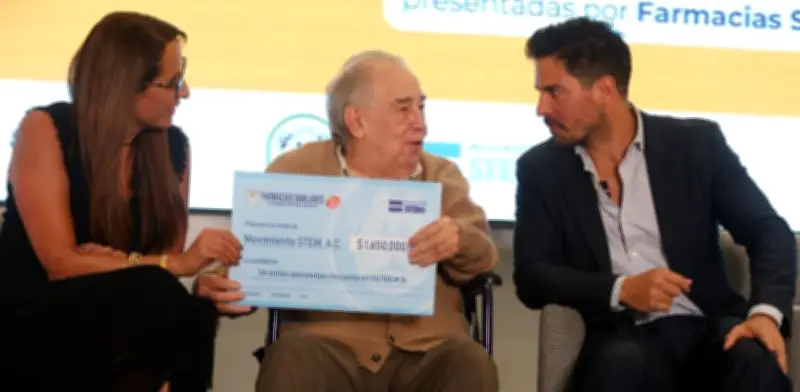 Farmacias Similares dona 1.65 mdp a programa STEM para orientación vocacional de jóvenes