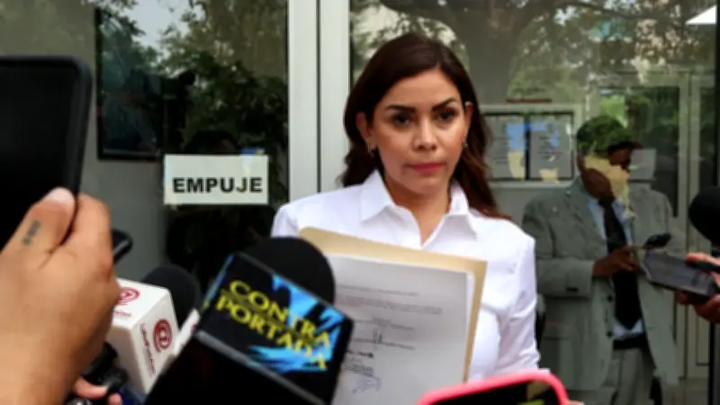 FGR detiene a funcionaria municipal de Monterrey por presuntos delitos de cohecho y falsedad