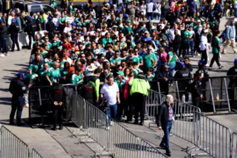 Fieles Aficionados Llegan con Horas de Anticipación al Estadio Azteca para Partido de Liga MX