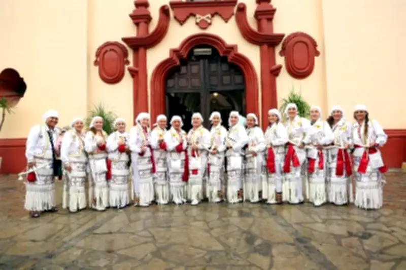 Fieles en Santiago de Querétaro celebran con fervor a la Virgen Desatanudos
