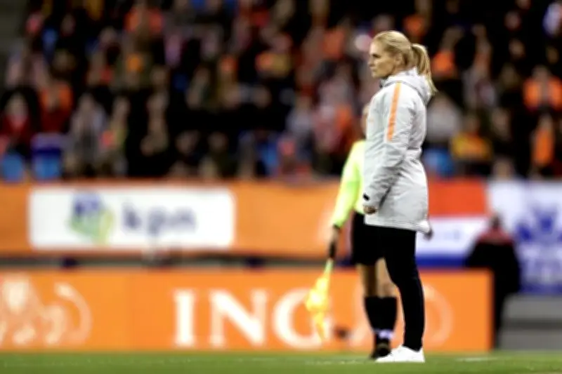 FIFA avala nueva regla para impulsar entrenadoras en el fútbol femenil mundial