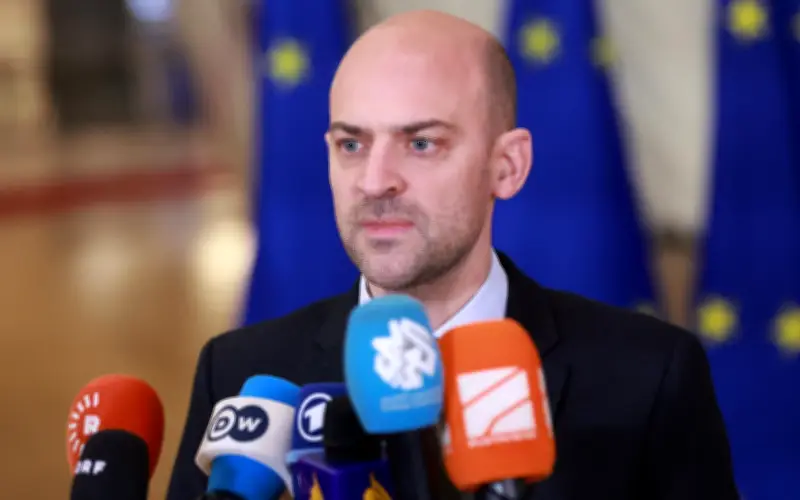 Francia rechaza involucrarse en conflicto de Medio Oriente y convoca al G7