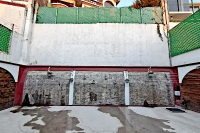 Fugas de agua se multiplican en Naucalpan; vecinos denuncian negligencia municipal