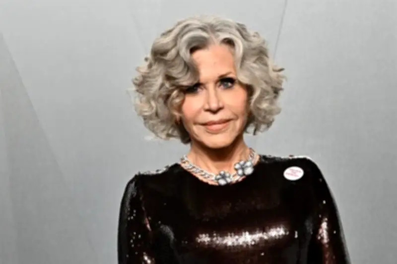 Fusión Paramount-Warner en la mira: Crítica de Fonda en fiesta de los Oscar