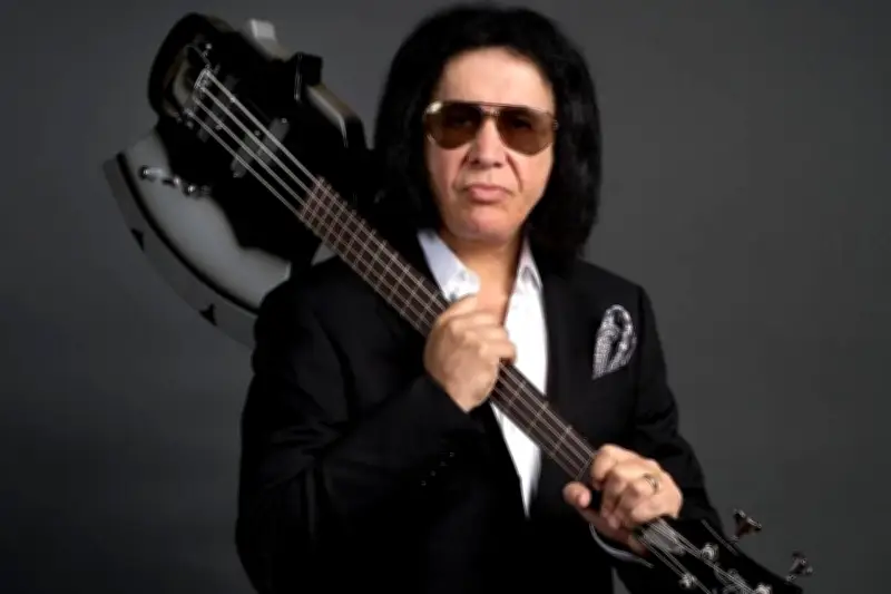 Gene Simmons critica a celebridades que opinan sobre política sin conocimiento