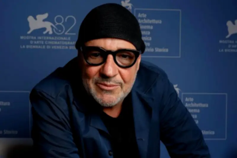 Gianfranco Rosi documenta la pasión volcánica por la realidad en su nuevo proyecto