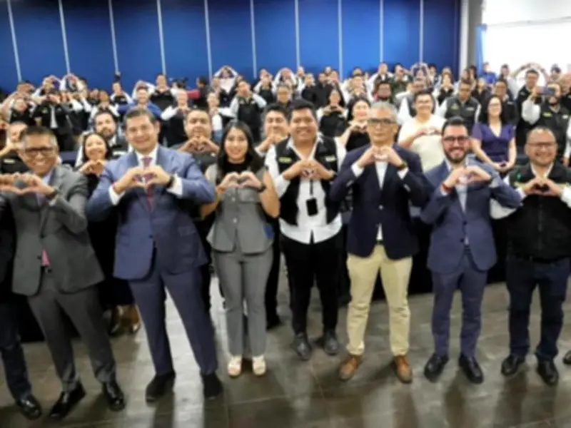 Gobernador de Puebla fortalece SICOM con equipos digitales y camionetas para 23 sedes