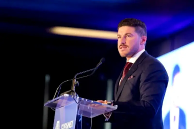 Gobernador presume inversión millonaria pese a denuncias de extorsión en el estado