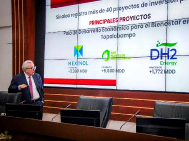 Gobernador Rocha Moya expone retos de Sinaloa en conferencia naval magistral