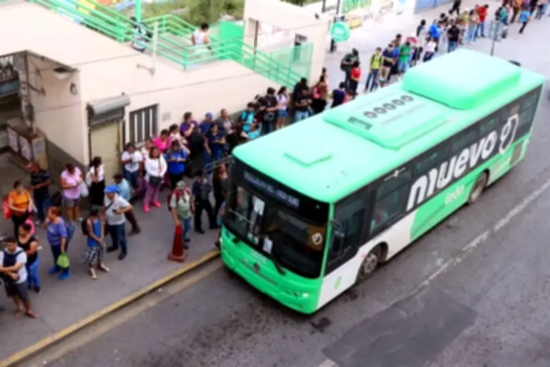 Gobierno de Nuevo León busca cubrir con anuncios a camiones verdes del transporte público