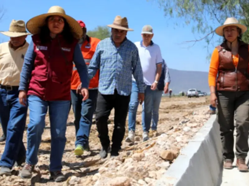 Gobierno del Edomex reviste canales de riego en Apaxco y Tequixquiac para 322 productores