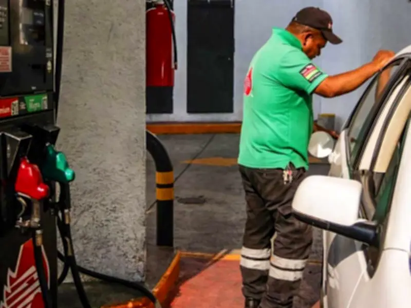 Gobierno garantiza precio estable de gasolina pese a conflicto en Oriente Medio