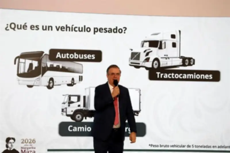 Gobierno lanza plan de 2,250 mdp para renovar flota de vehículos pesados