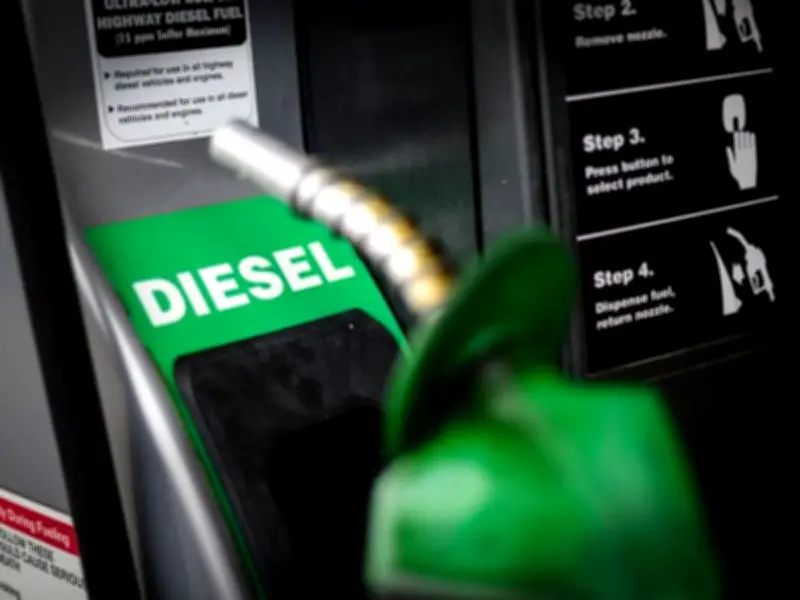 Gobierno y gasolineros acuerdan tope voluntario de 28.50 pesos para el diésel