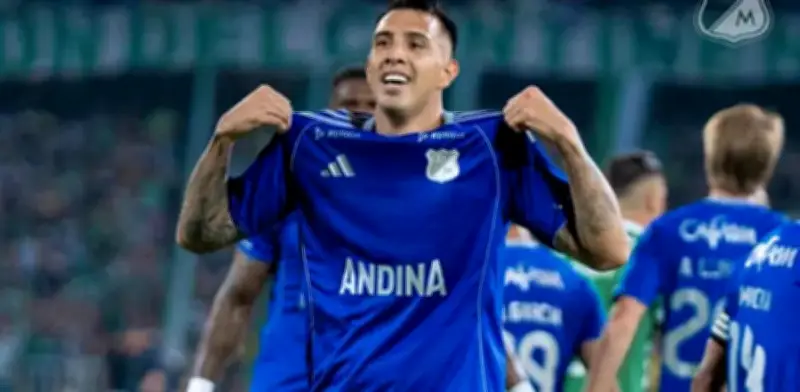 Golazo de Contreras desde 50 metros: candidato al premio Puskas de la FIFA