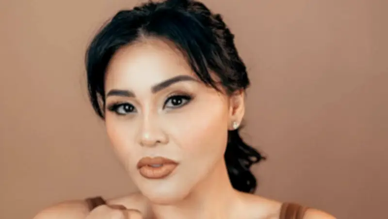 Gomita llama 'infiel' a su padre en TikTok y revive polémico pasado familiar