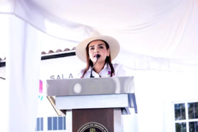 Grecia Quiroz recibe gritos de morenistas en el Senado tras pedir investigar a Morón