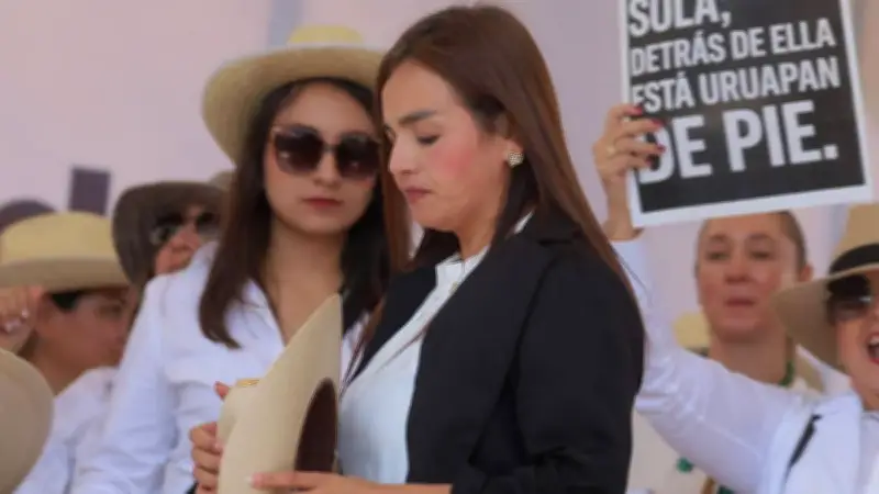 Grecia Quiroz recibe gritos de 'Morón' en el Senado y analiza gubernatura de Michoacán