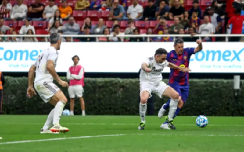 Guadalajara vibra con el reencuentro de leyendas del Barcelona y Real Madrid