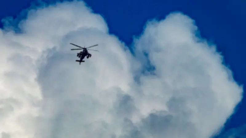 Guerra en Medio Oriente: Ataques en Emiratos Árabes y Tensión en el Estrecho de Ormuz