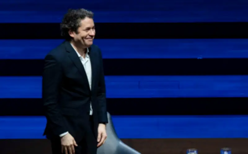 Gustavo Dudamel, primer latino en dirigir la Filarmónica de Nueva York, anuncia nueva era