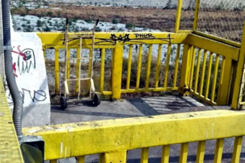 Hallan cuerpo sin vida de hombre bajo el Puente del Papa en Monterrey