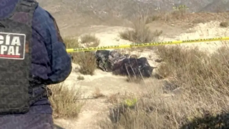 Hallan tres cuerpos embolsados con tiro de gracia en paraje de Azumbilla, Puebla
