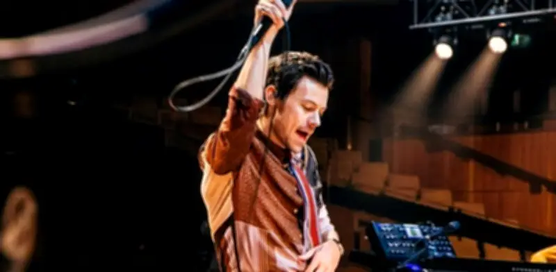 Harry Styles sorprende con emotivo cover de Tears for Fears y se vuelve viral