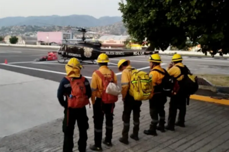 Helicóptero de la SSP apoya en combate de incendios forestales en Chilpancingo