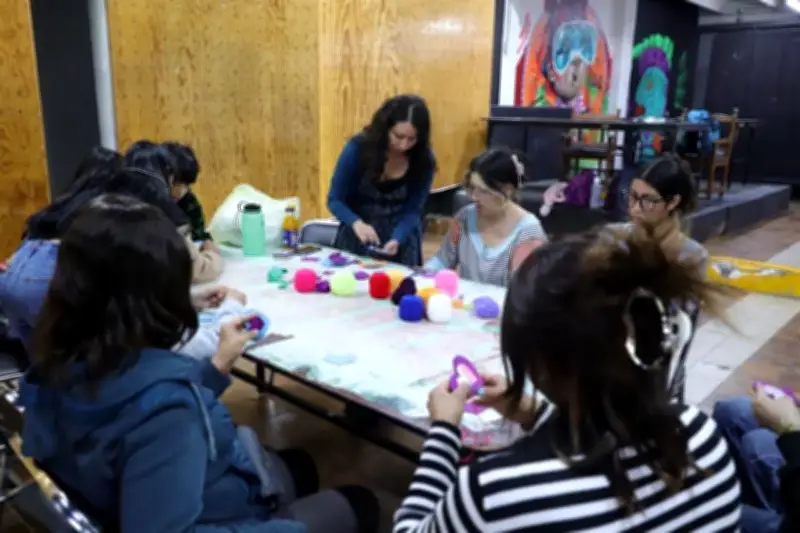 Historias de Vida Tejidas con Hilos y Bordados en Comunidades Mexicanas