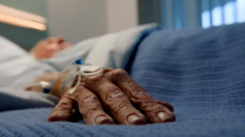 Hombre de 90 años fallece tras emotivo reencuentro con su esposa en hospital