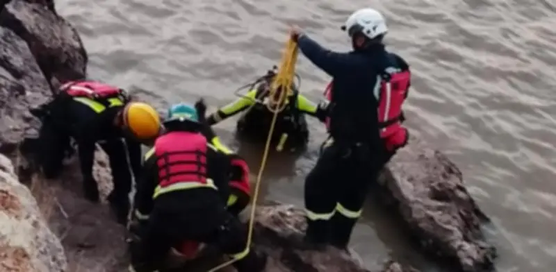 Hombre muere ahogado al nadar en la presa Mompaní de Querétaro