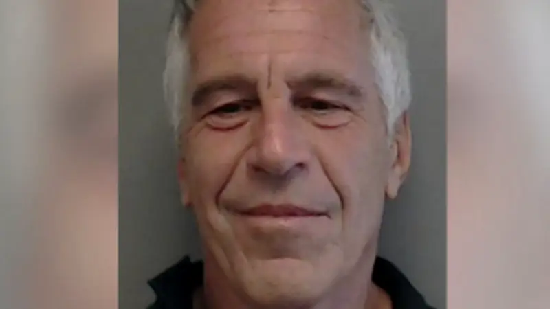 Hombre viral por parecido a Epstein niega ser el financiero fallecido