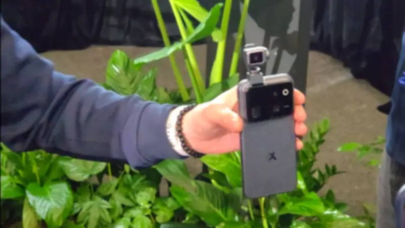 HONOR revoluciona el MWC 2026 con su Robot Phone: asesor de imagen, cámara y bailarín