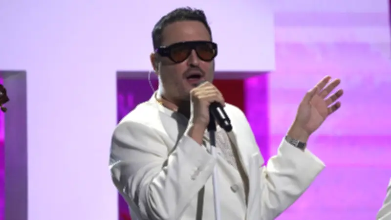 Hospitalizan a Jesús Navarro de Reik; fotos desde hospital generan alarma entre seguidores