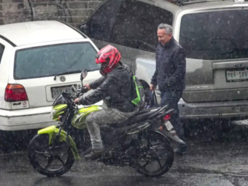 Hoy No Circula jueves 19 de marzo: restricciones para engomado rosa