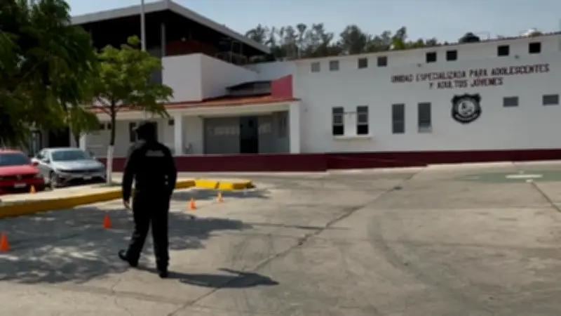 Imputan feminicidio y portación de armas a adolescente por asesinato de dos maestras en Michoacán