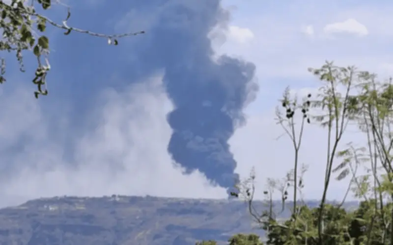 Incendio de gran magnitud arrasa chatarrera en Tonalá, Jalisco