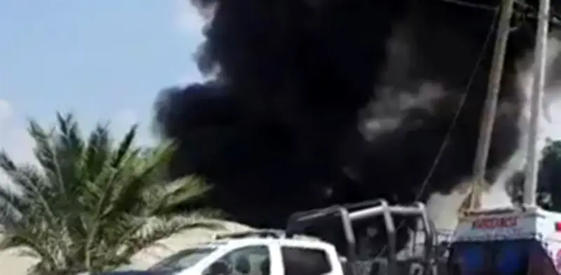 Incendio de gran magnitud arrasa recicladora en Ecatepec, Estado de México