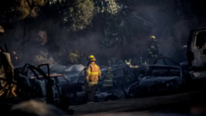 Incendio en corralón de la Fiscalía de Colima daña vehículos bajo resguardo institucional