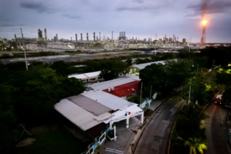 Incendio en Dos Bocas reaviva exigencia de reubicar escuelas junto a refinería en Tabasco