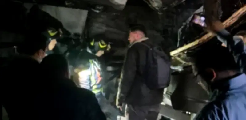 Incendio en fábrica de embutidos en Venustiano Carranza provoca cortes viales y desalojo