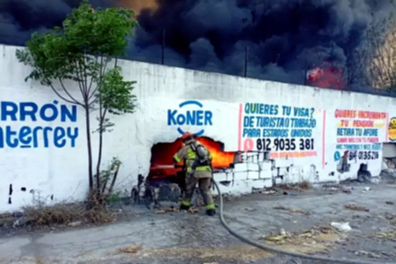 Incendio en terreno baldío de Monterrey activa alerta y moviliza a bomberos