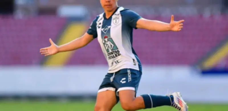 Incidente en CU: Seguridad retira a familia de Charlyn Corral de tribuna