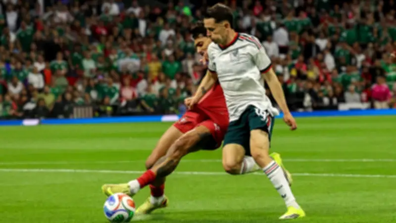 Incidente en firma de autógrafos: aficionado arrebata plumón a Álvaro Fidalgo en el Azteca