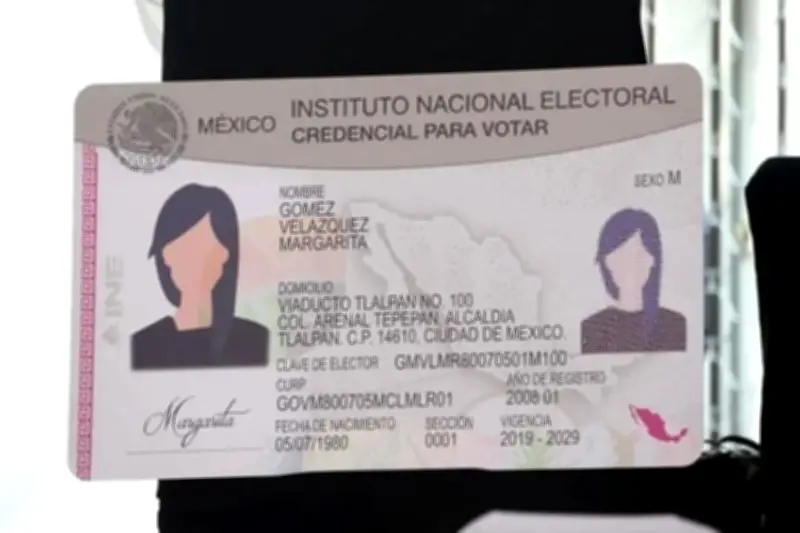 INE aprueba credencial con identidad binaria para personas no binarias