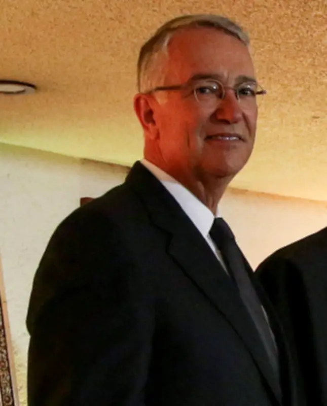 INE niega a Salinas Pliego suspender spot de Morena donde aparece su imagen