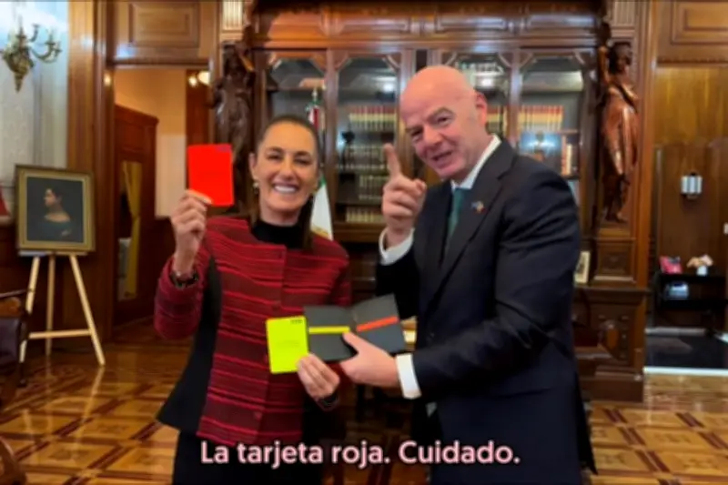 Infantino entrega tarjetas de árbitro a CSP en preparación para el Mundial