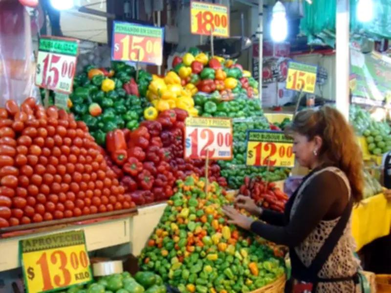 Inflación en Semana Santa: Mexicanos buscan mercados locales para mantener tradiciones